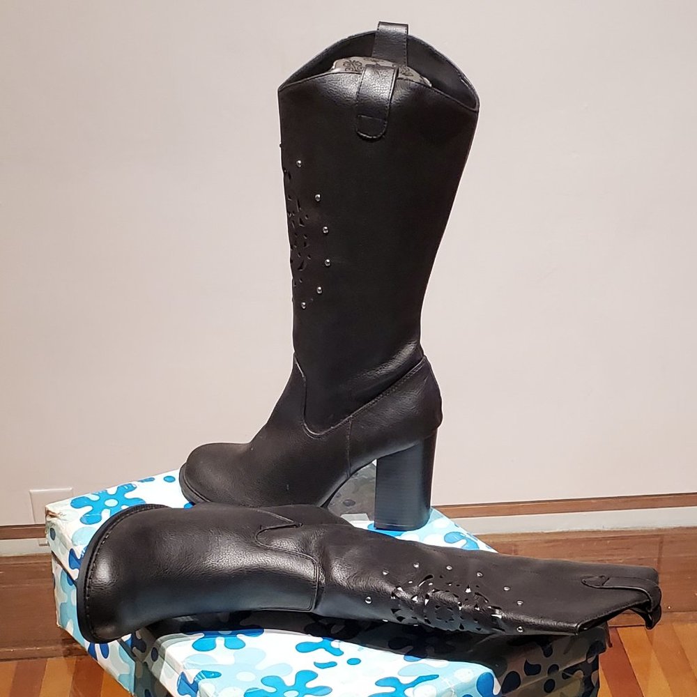 Black heeled cowboy boots